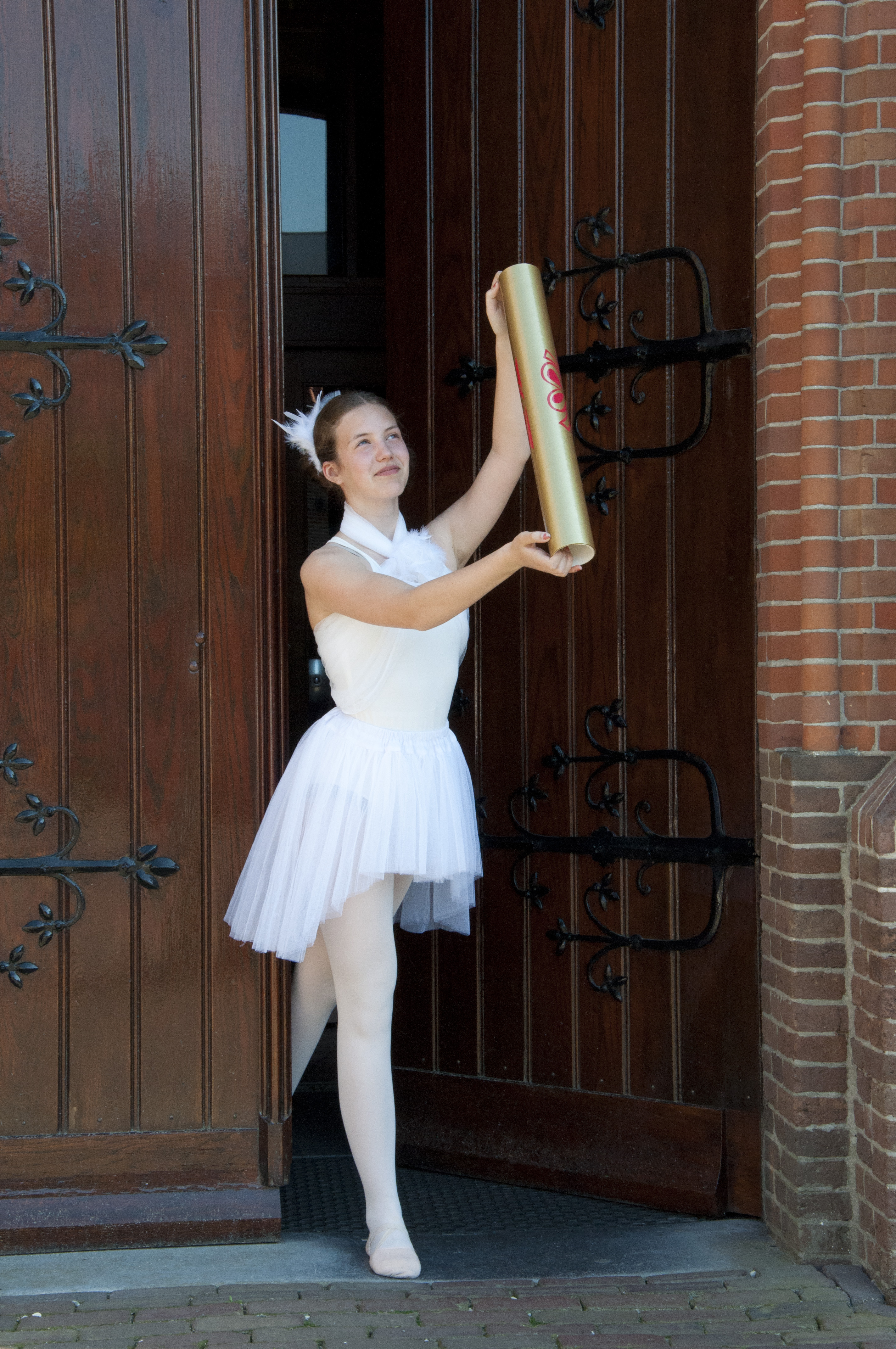 Doorlopen jubileumleerlingenvoorstelling Het Bal in de balletschool...