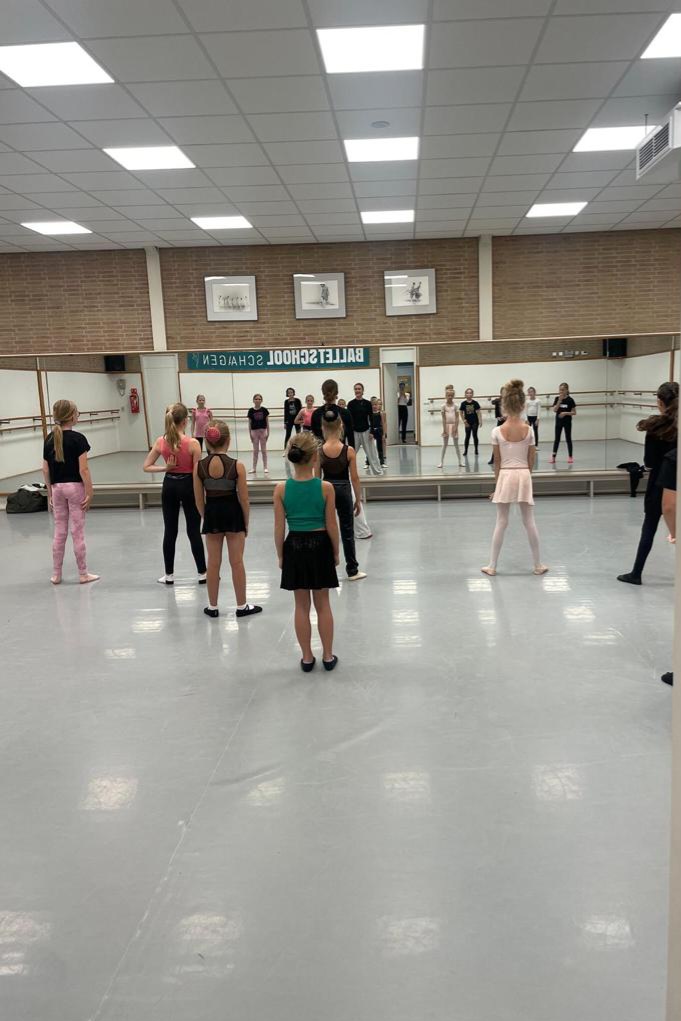 Samen dansen in de vriendenweek (j/m)...