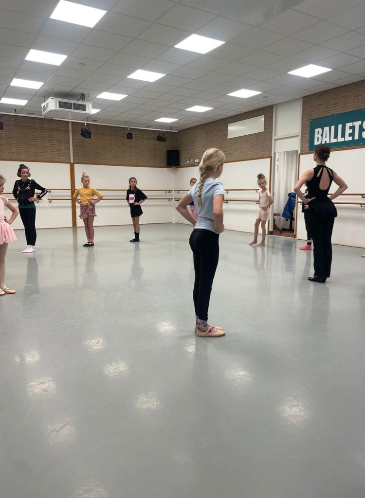 Werelddans lessen Vira Tsvik...